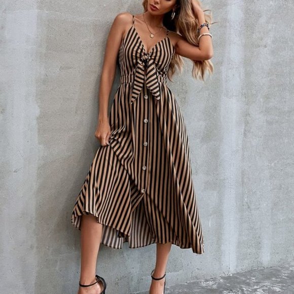 Striped peekaboo knot front cami dress - Picture 3 of 7